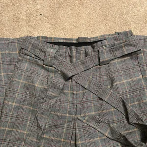 Express Women's Gray Plaid Trousers thumbnail 3