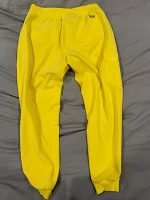 Limited Edition FIGS set in Lifesaver Yellow thumbnail 5