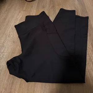 Old Navy Black High-Rise Active Leggings thumbnail 1