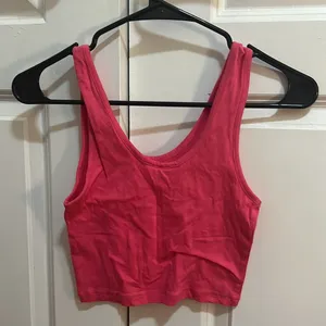 Pink tank top crop top. thumbnail 2