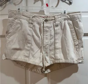 Abercrombie & Fitch Beige Shorts with Drawstring Waist Size Medium thumbnail 1