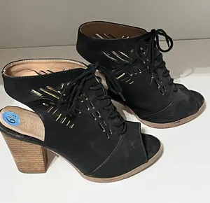 Restricted high heel black cut out shoes size 6.5‎ thumbnail 1