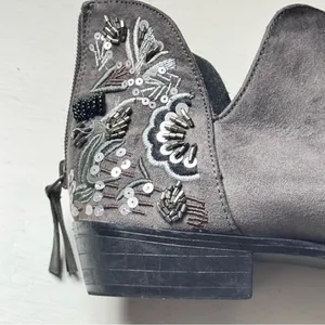Kenneth Cole Women’s Gray Ankle Booties with Metallic Embellishments Sz 8.5 thumbnail 7