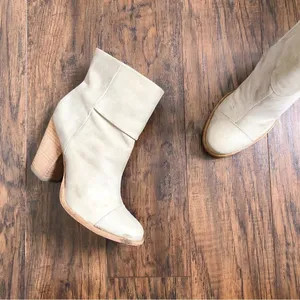 LL Bean Signature • Leather Ankle Boots heeled tan beige bootie zip cap toe thumbnail 1
