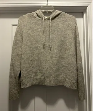 H&M Womens Small Hoodie Sweater Gray Crop Side Split Pullover Knit Acrylic Blend thumbnail 1
