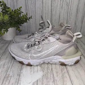 Womens Size 9 Nike React Vision Sneakers GUC thumbnail 3