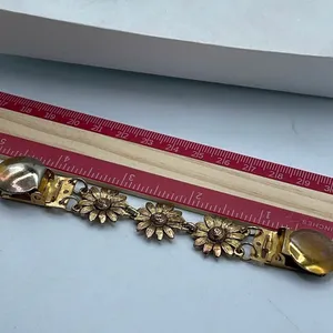 Vintage sunflower cape sweater clip. thumbnail 3