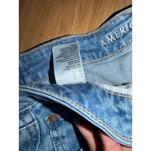 American Eagle Stretch Denim Shorts Medium Wash Raw Hem Size 16 thumbnail 4