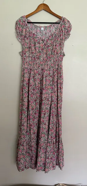 Old Navy floral maxi dress (L) thumbnail 1