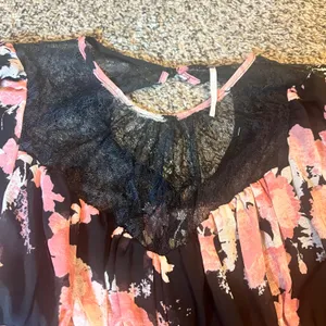 Free People Black Pink Floral Lace Smocked Cropped Long Sleeve Top Womens‎ XS thumbnail 3