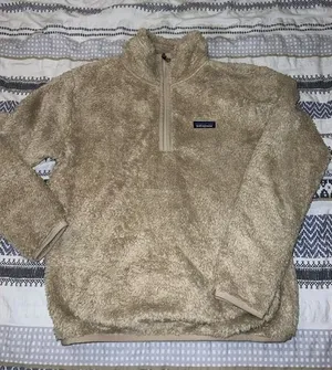 Patagonia Women’s Los Gatos Fleece Quarter Zip in Khaki,‎ Size M thumbnail 1