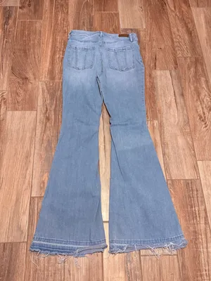 Shyanne Super Flare Jeans thumbnail 4