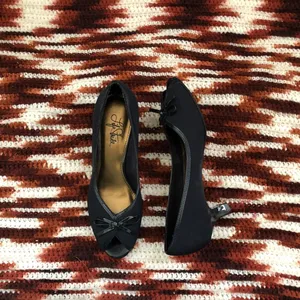 Life in Progress 90s Dark Navy Blue open peep toe pumps kitten heels bow detail office siren core #coquette #academia #preppy Size 6M thumbnail 4