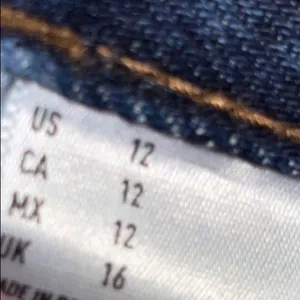American Eagle Mom Jean Shorts thumbnail 5