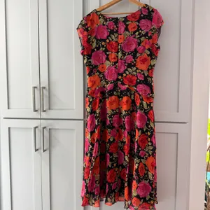 100% Silk Floral‎ Midi Dress Pink Red Black Size 14 Derby Rose Cottage Romantic thumbnail 2