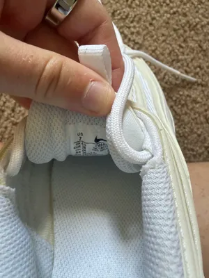 Nike women’s shoes thumbnail 3