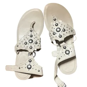 Vera Wang Women's White Studded Leather Thong Sandals Casual Summer thumbnail 3