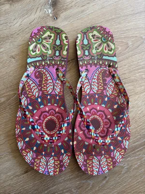 Vera Bradley Pink Resort Medallion Flip Flops thumbnail 3