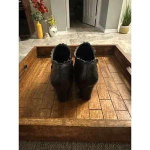 Jack‎ Rogers Black Ankle Booties Scalloped Trim Block Heel Pointed Toe Stylish thumbnail 7
