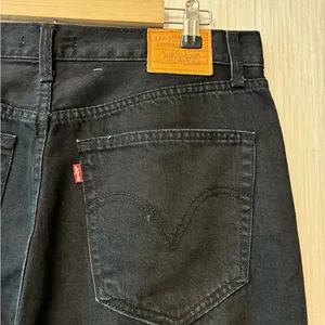 Levi's HIGH LOOSE FLARE Black Denim Wide Leg‎ Jeans Size 32 thumbnail 4