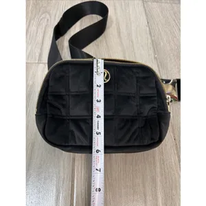 Lululemon Everywhere Belt Bag Women 1L Black Quilted Gold Hardware Fanny Pack thumbnail 10