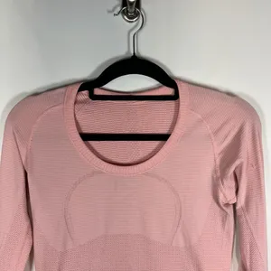 Lululemon Swiftly Tech Long Sleeve Crew Sz 8‎ Pink Thumbholes Workout Yoga thumbnail 2
