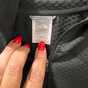 The North Face Women's Mountain Peaks Quarter-Zip Textured Athletic Jacket- SZ M thumbnail 2