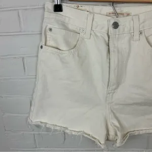 Levi’s Cream 70s High Slim Straight Cutoff Denim Shorts Size 27 thumbnail 5