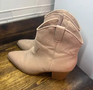 Maurices‎ Pale Pink Western Cowgirl Boots Size 10 thumbnail 1