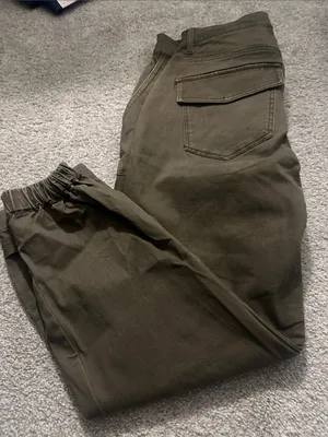 Express Olive Green Cropped Straight High Rise Jogger pants size 8 NWT thumbnail 4