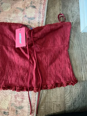 NWT Edikted burgundy‎ halter top size M thumbnail 2
