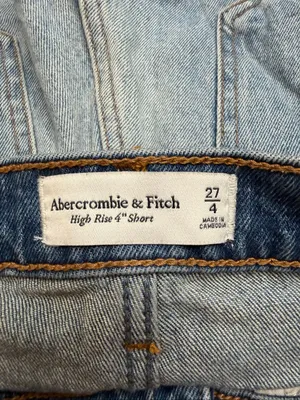 Abercrombie & Fitch Women’s Size 27 High Rise 4” Distressed Denim Shorts Raw Hem thumbnail 3
