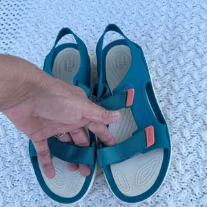 Crocs Women’s green Blue size 7W Sporty Sandals thumbnail 7