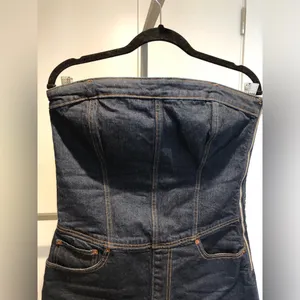 Abercrombie and Fitch Dark Wash Strapless Denim Romper Size M Tall thumbnail 4