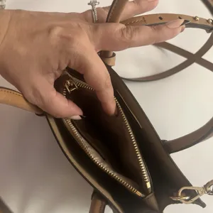 MICHAEL Michael Kors NWOT Mercer Shopper Crossbody Bag with removable strap. thumbnail 8