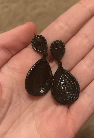 Claire Earrings Black thumbnail 2