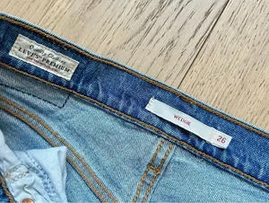 Levi's Wedgie Icon Straight Leg Jeans - Size 26 thumbnail 5
