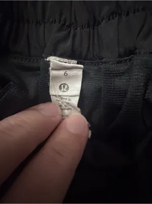 LULU🍋 Hotty Hot Shorts 4” thumbnail 3
