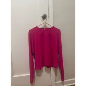 Skims Size 2X Cropped Long Sleeve T-Shirt Top AP-LGS-1370 Raspberry Shirt NWT thumbnail 7