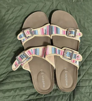 Madden Girl Slides thumbnail 1