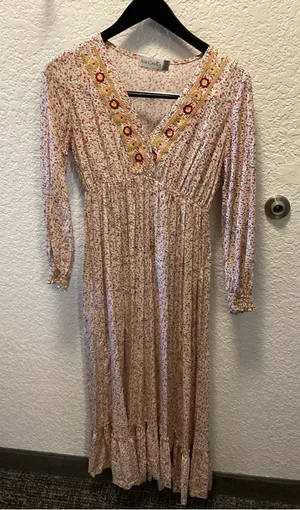 Embroidered V-Neck Pink Floral Maxi Dress small thumbnail 1