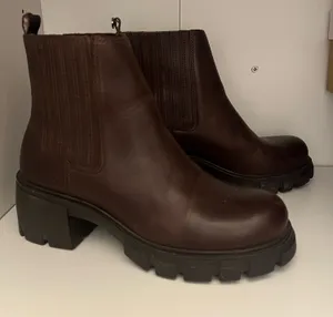 Steve Madden Boots thumbnail 1