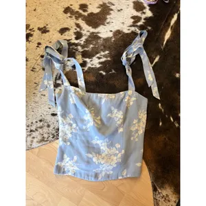 Reformation Ellora floral top Blue Floral Size 6‎ thumbnail 2