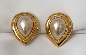 Lovely Vintage Clip On Earrings Gold Tone W Faux Pearl Cabochon thumbnail 1