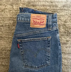 Levi’s 501 Raw Hem Denim Shorts thumbnail 2