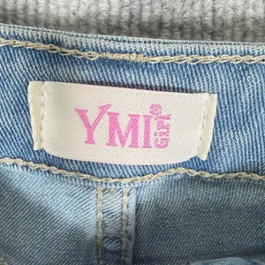 YMI Size-8 Girl Light Wash Butterfly Patchwork Flare Leg Jeans Distressed Frayed thumbnail 3