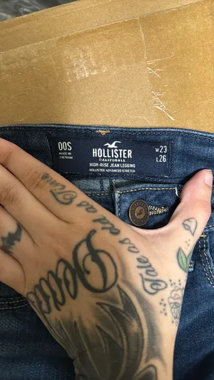 Hollister Ripped Skinny Jean Leggings thumbnail 3