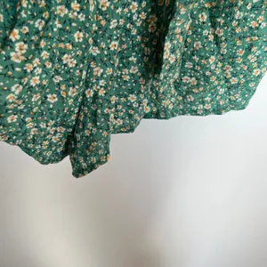 American‎ Eagle Green Floral Romper Smocked Back Tie Waist Short Sleeve Medium thumbnail 3