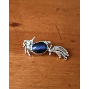 Vintage Blue Cat’s Eye Figural Brooch Silver Tone Bird Fish Chatoyant Pin thumbnail 6