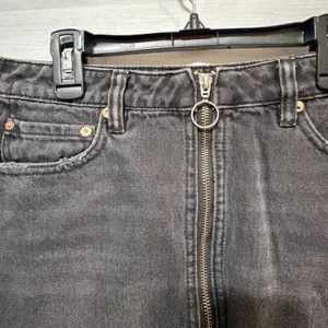 We The Free Free People Washed Black Denim Mini Skirt O-Ring Zip Front Size 25 thumbnail 3